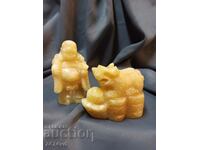 2 Materiale plastice vechi din jad