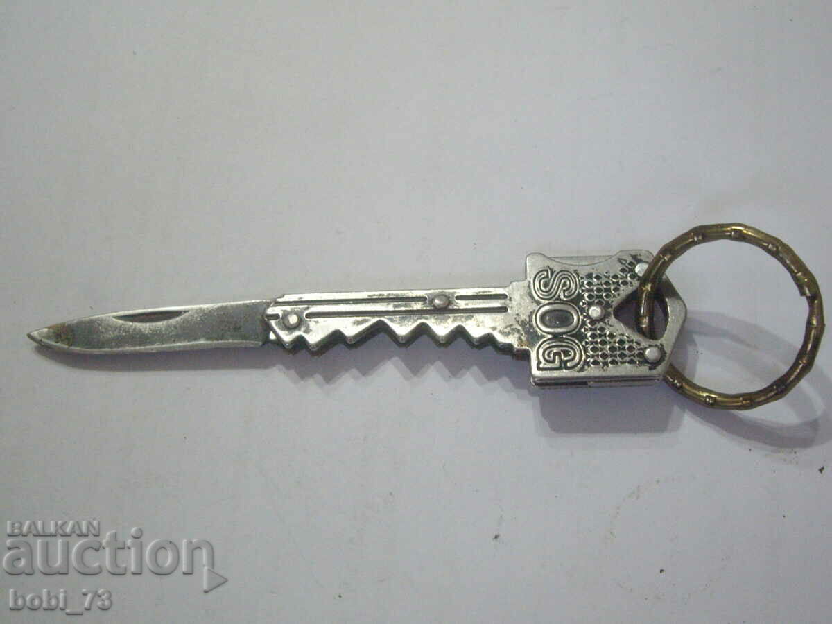 Δημοπρασία Ένα παλιό πολύ ενδιαφέρον μικρό κλειδί-λεπίδα. Δημοπρασία Ένα παλιό πολύ ενδιαφέρον μικρό κλειδί-λεπίδα.