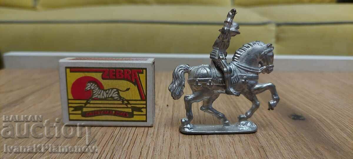 A lead figurine for collectors - 5