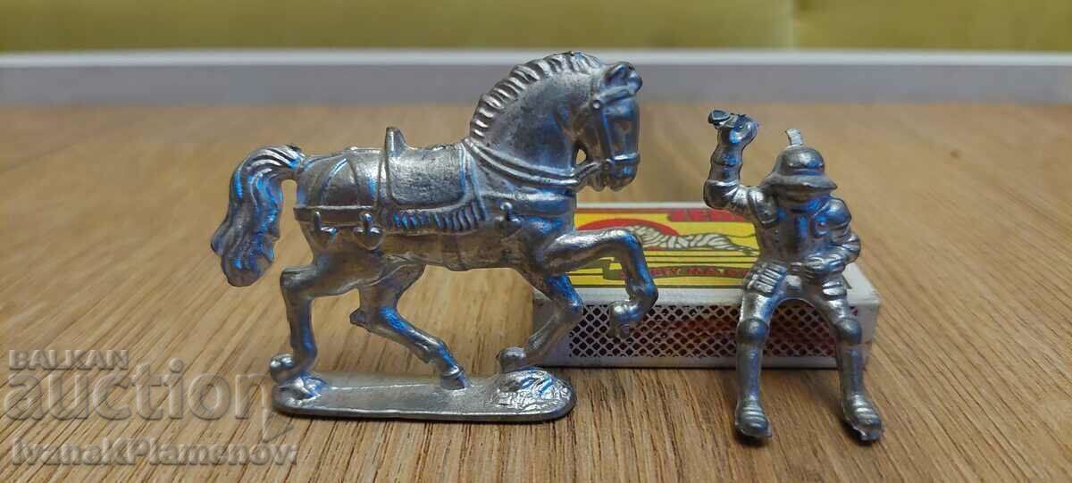 A lead figurine for collectors - 6