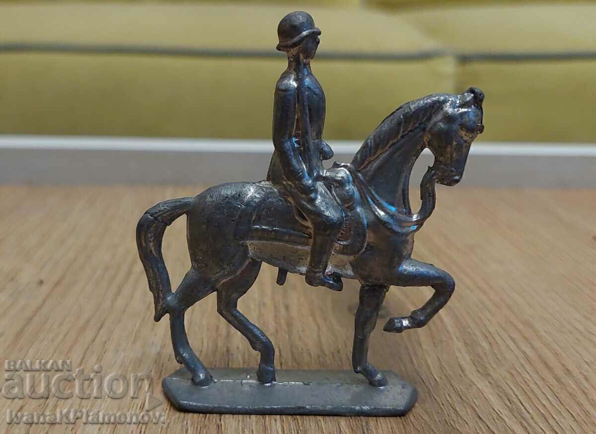 O figurină de plumb pentru colecționari O figurină de plumb pentru colecționari