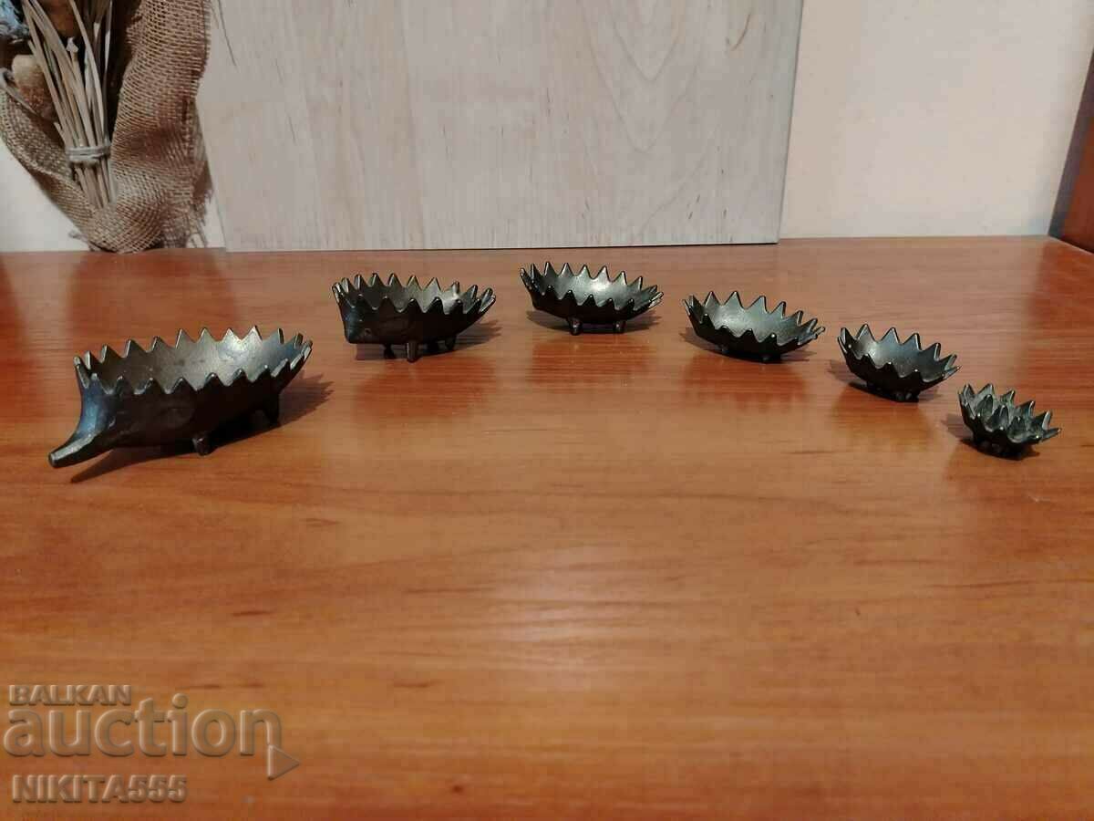 Licitație Scrumiere vintage de designer cu arici, stil Walter Bosse