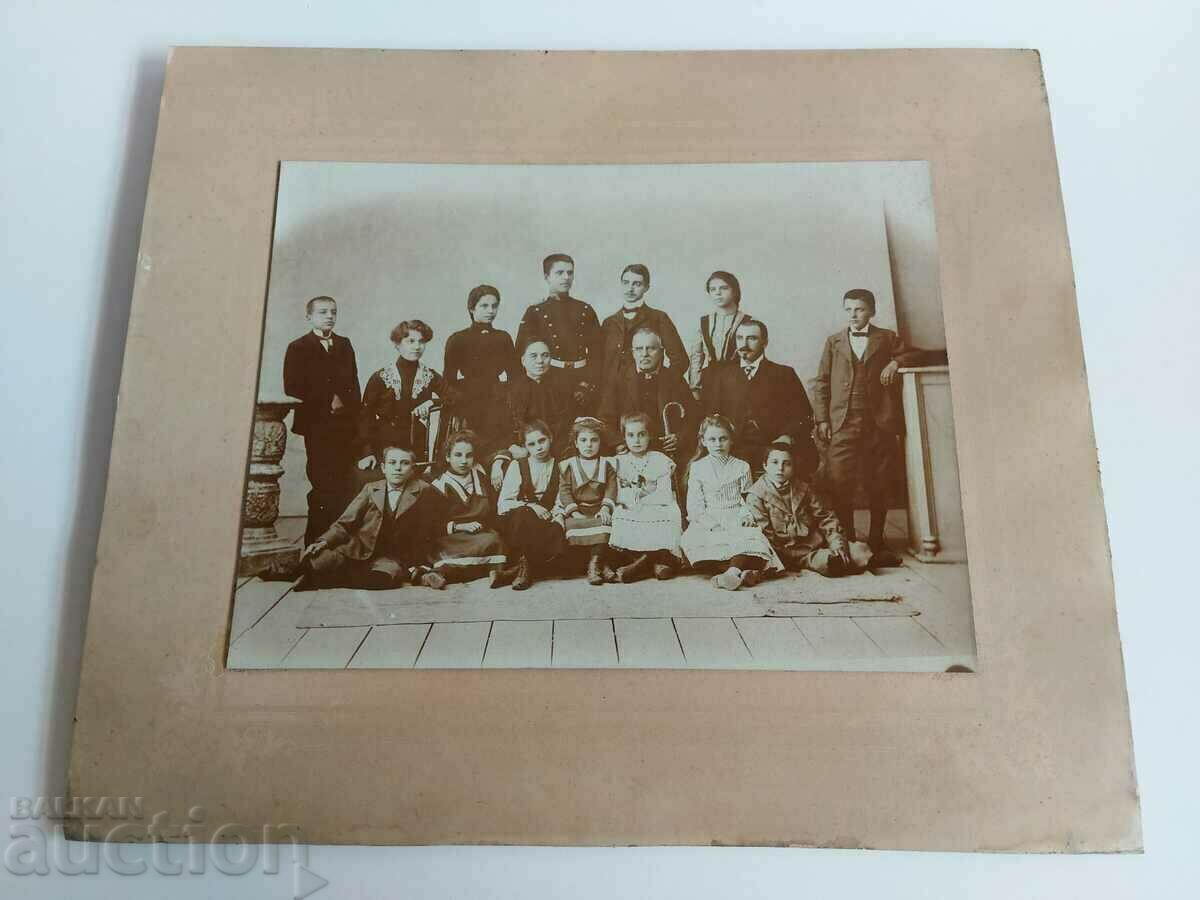Delivery of . OLD LARGE FAMILY PHOTO PHOTO CARDBOARD
