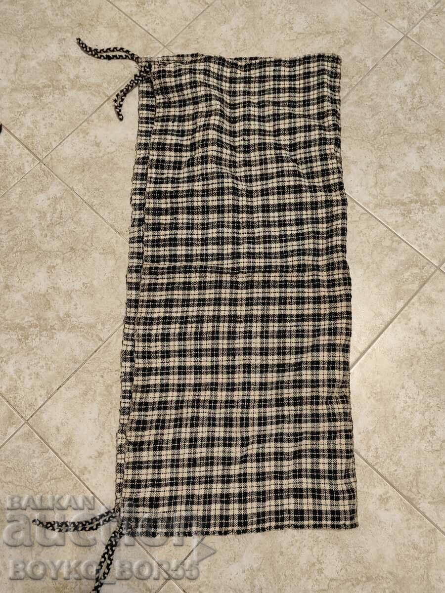 Covor de epocă atârnat deasupra Minder cu preț 29.00 BGN | € 14.83