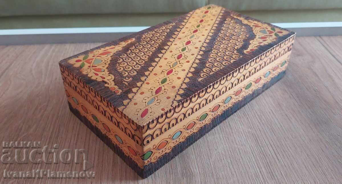 Auction Wooden pyrography box for collectors, excellent Auction Wooden pyrography box for collectors, excellent