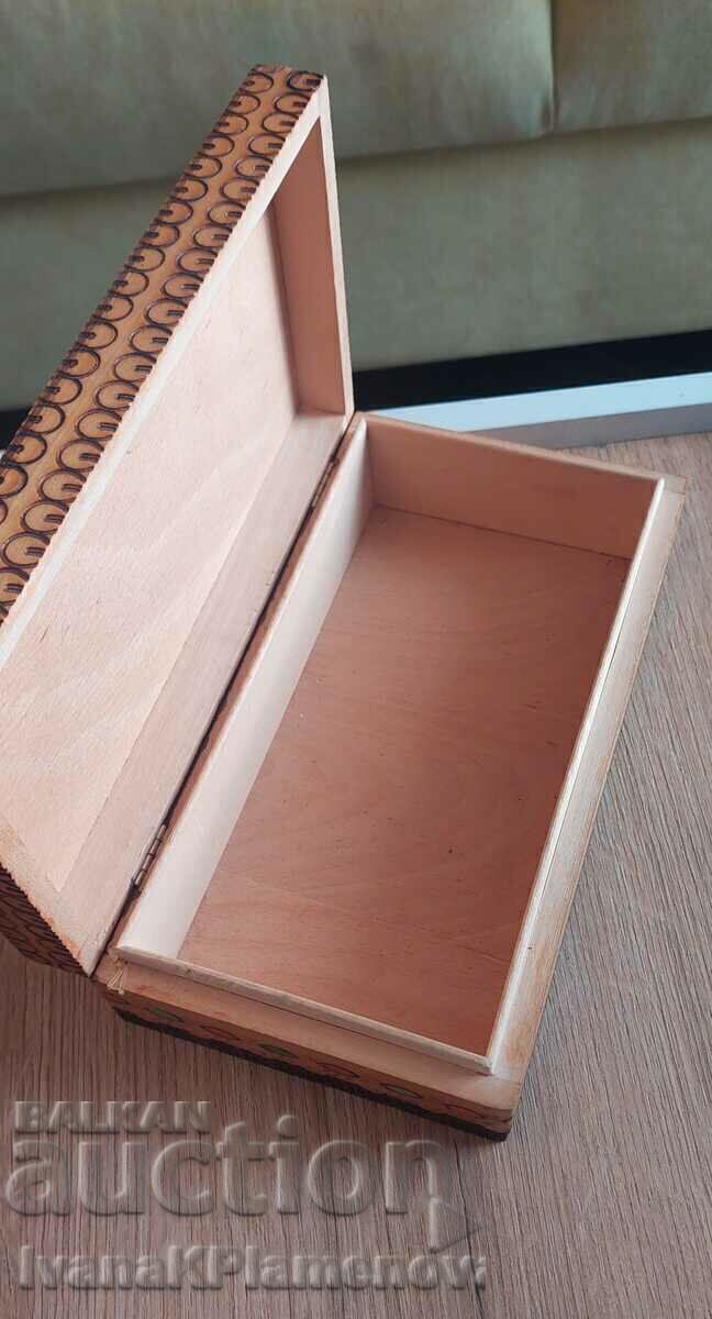 Wooden pyrography box for collectors, excellent - 5 Wooden pyrography box for collectors, excellent - 5