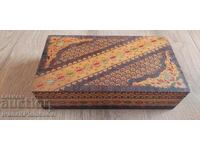 Cutie din lemn pirogravată pentru colecționari excelentă