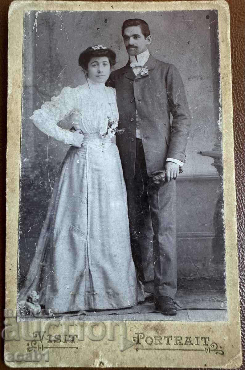 Studio photography Well-dressed Macedonian couple