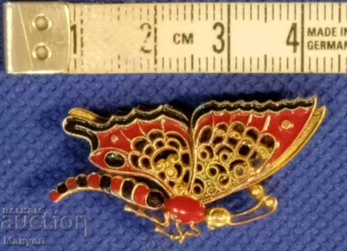 Auction Beautiful old Art Deco brooch. Auction Beautiful old Art Deco brooch.