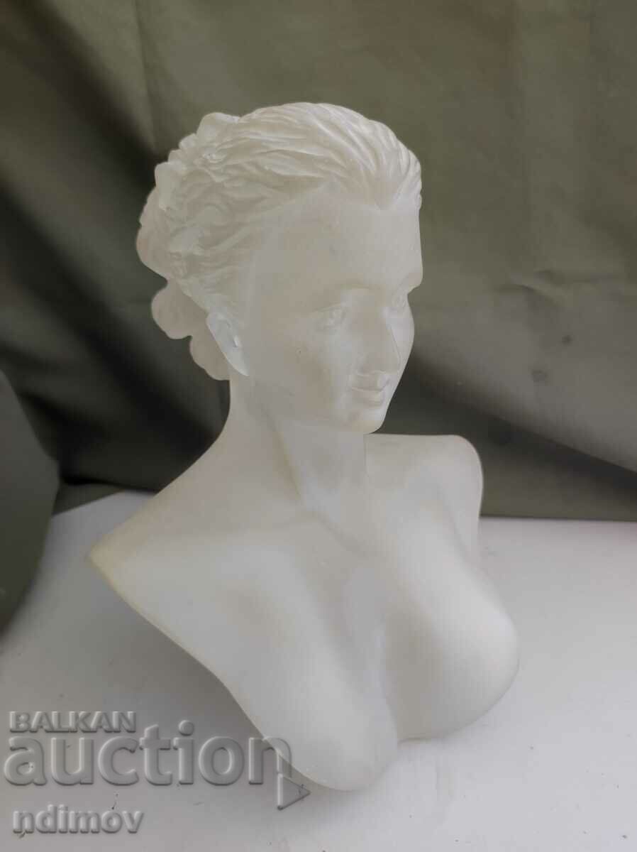 Beautiful figure Statue Bust with price 30.00 BGN | € 15.34 Beautiful figure Statue Bust with price 30.00 BGN | € 15.34