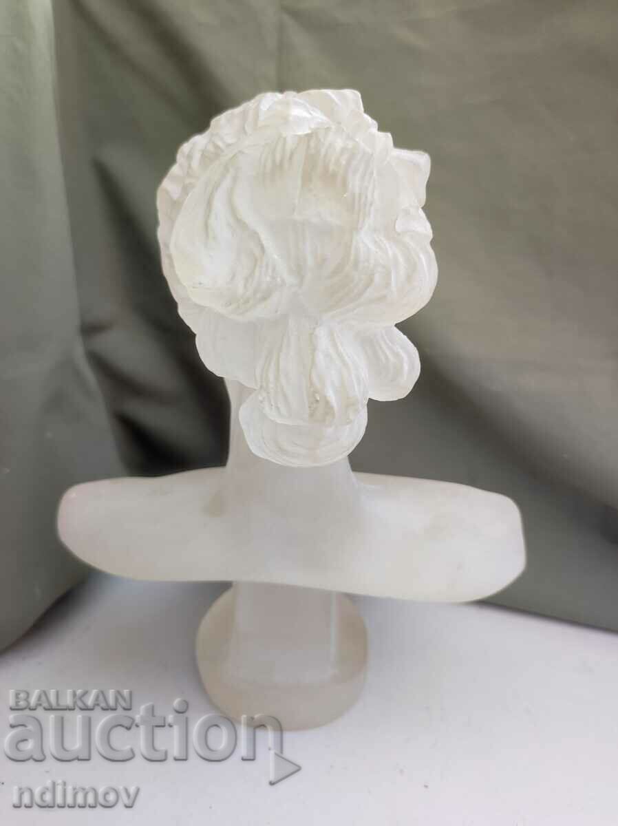 Auction Beautiful figure Statue Bust Auction Beautiful figure Statue Bust