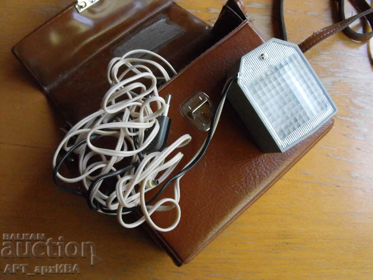 Rechargeable flashlight and flat batteries. with price 18.50 BGN | € 9.46 Rechargeable flashlight and flat batteries. with price 18.50 BGN | € 9.46