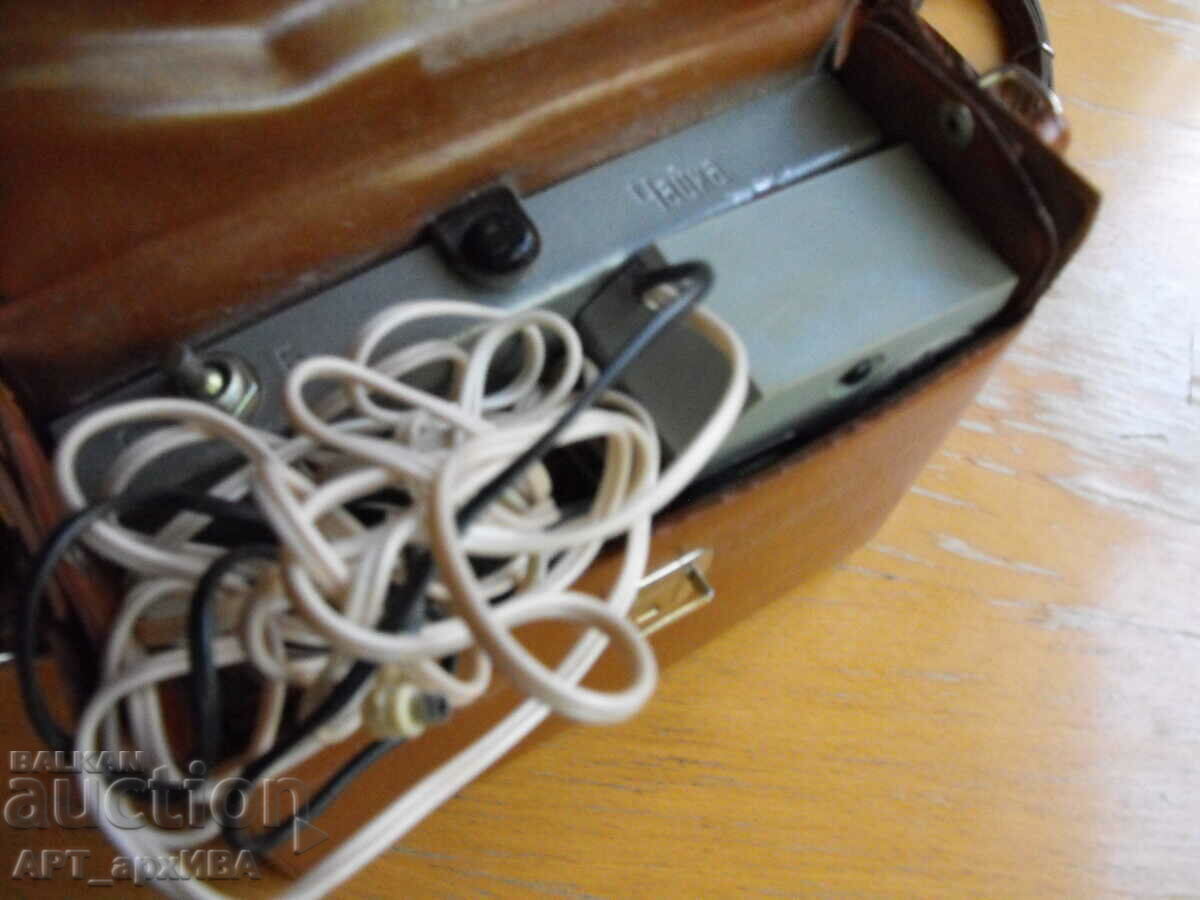 Auction Rechargeable flashlight and flat batteries. Auction Rechargeable flashlight and flat batteries.