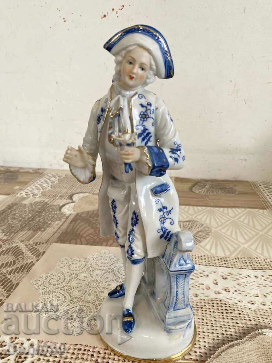 A beautiful porcelain figure