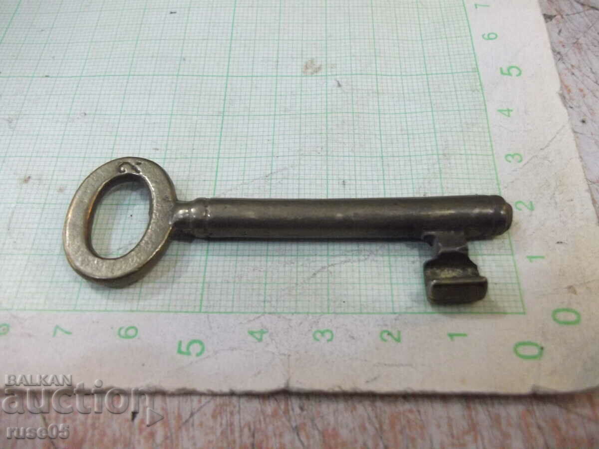 Auction Old bronze key for a lock - 1 Auction Old bronze key for a lock - 1