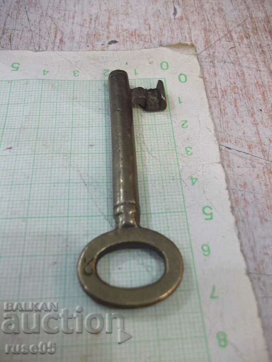 Delivery of Old bronze key for a lock - 1 Delivery of Old bronze key for a lock - 1