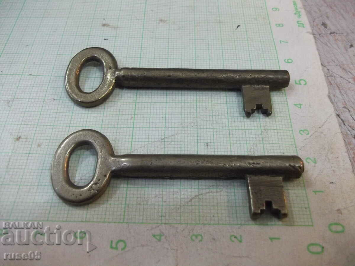 Lot of 2 pcs. old bronze key for a lock with price 6.00 BGN | € 3.07