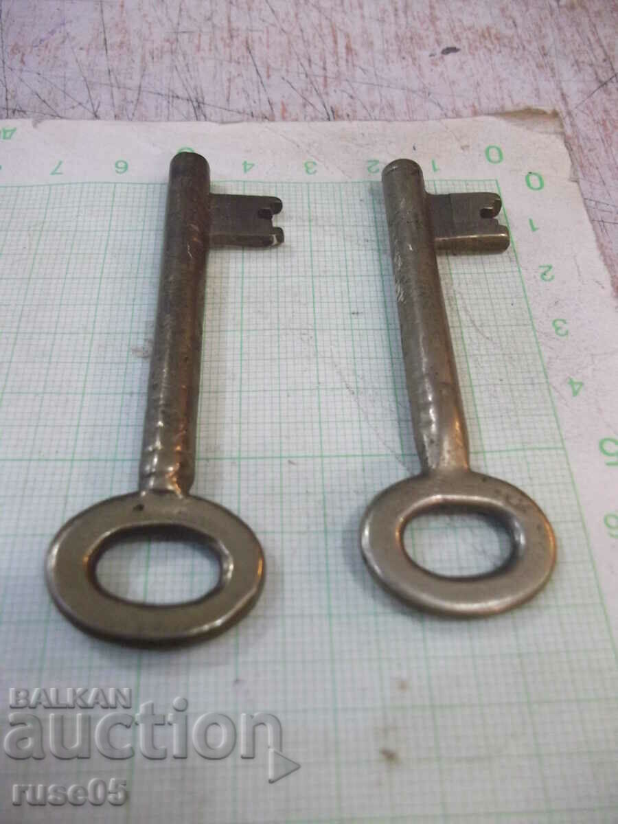 Auction  Lot of 2 pcs. old bronze key for a lock