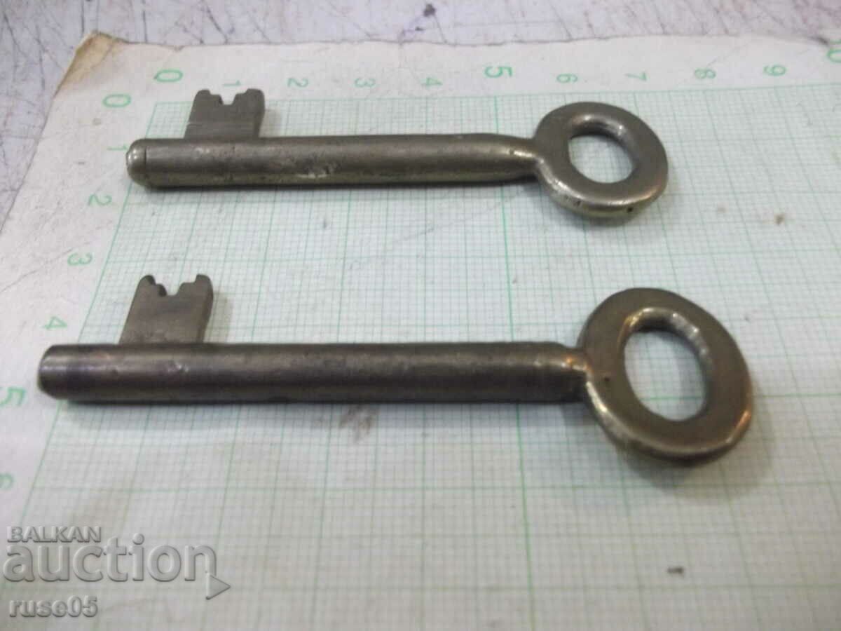 Delivery of Lot of 2 pcs. old bronze key for a lock