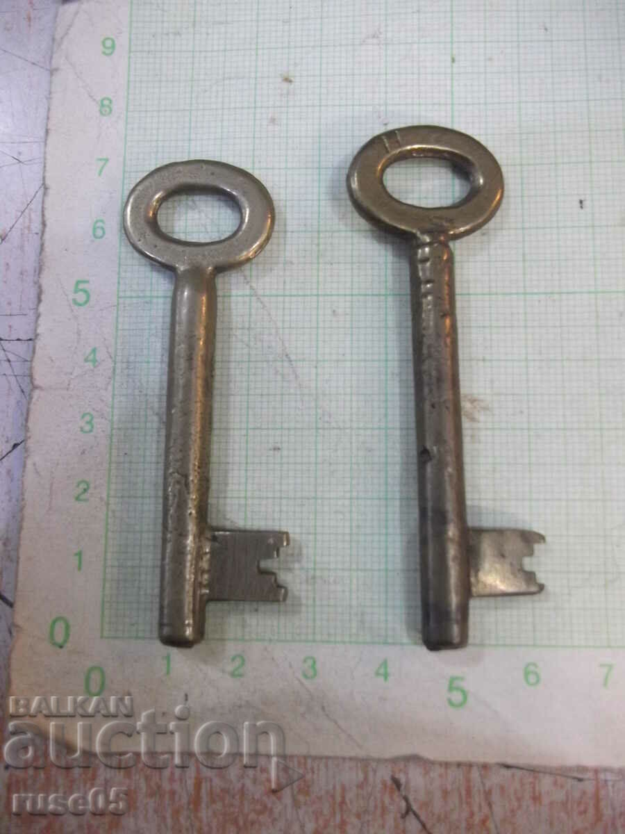 Lot of 2 pcs. old bronze key for a lock - 5