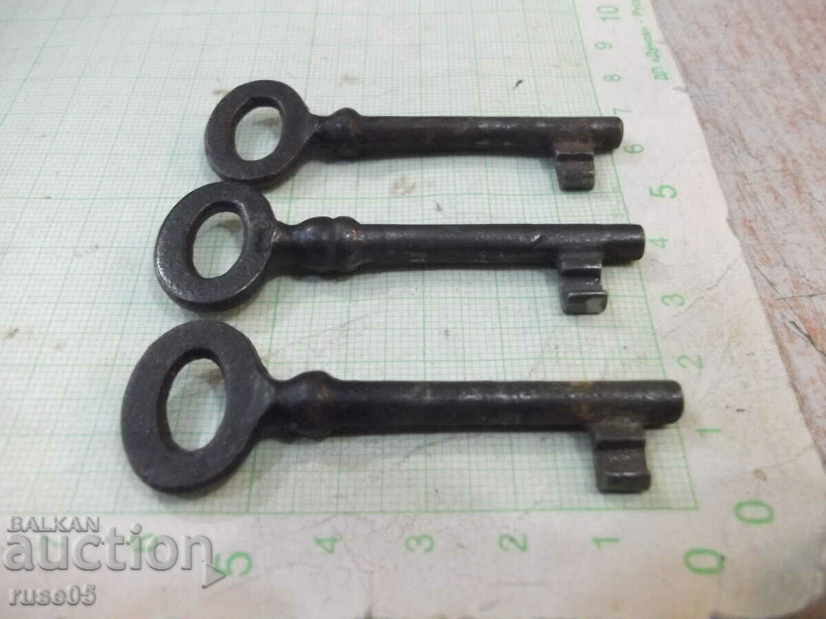 Auction Lot of 3 pcs. old key for lock Auction Lot of 3 pcs. old key for lock