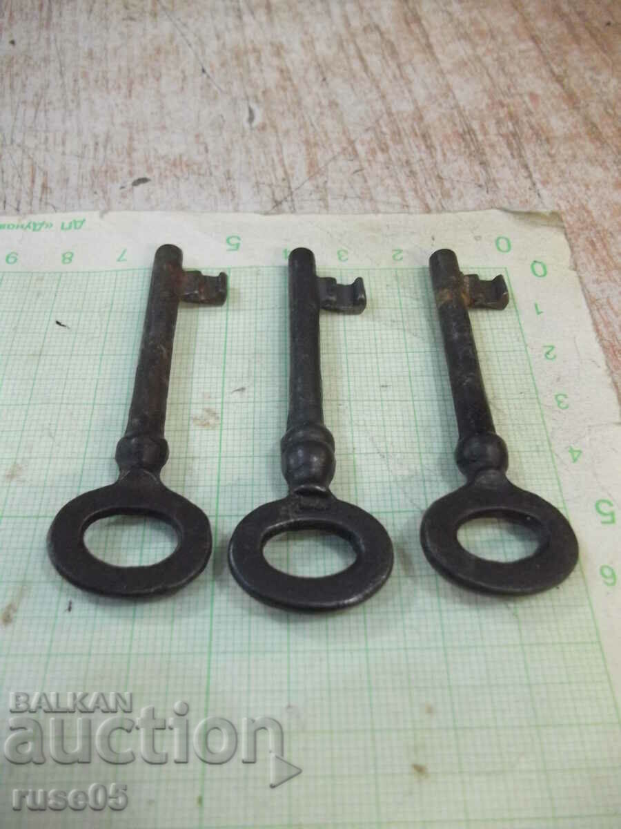 Delivery of Lot of 3 pcs. old key for lock Delivery of Lot of 3 pcs. old key for lock