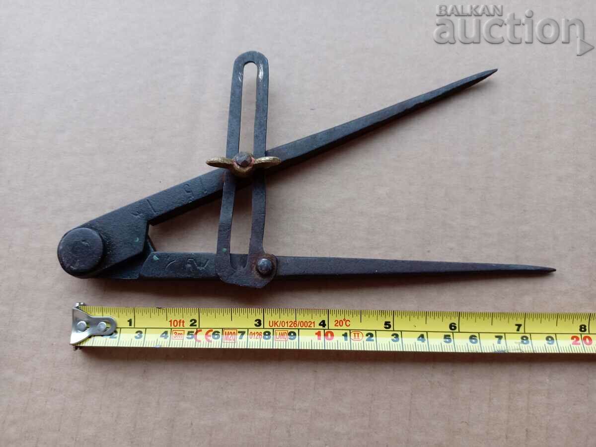 antique primitive compass with price 31.00 BGN | € 15.85 antique primitive compass with price 31.00 BGN | € 15.85