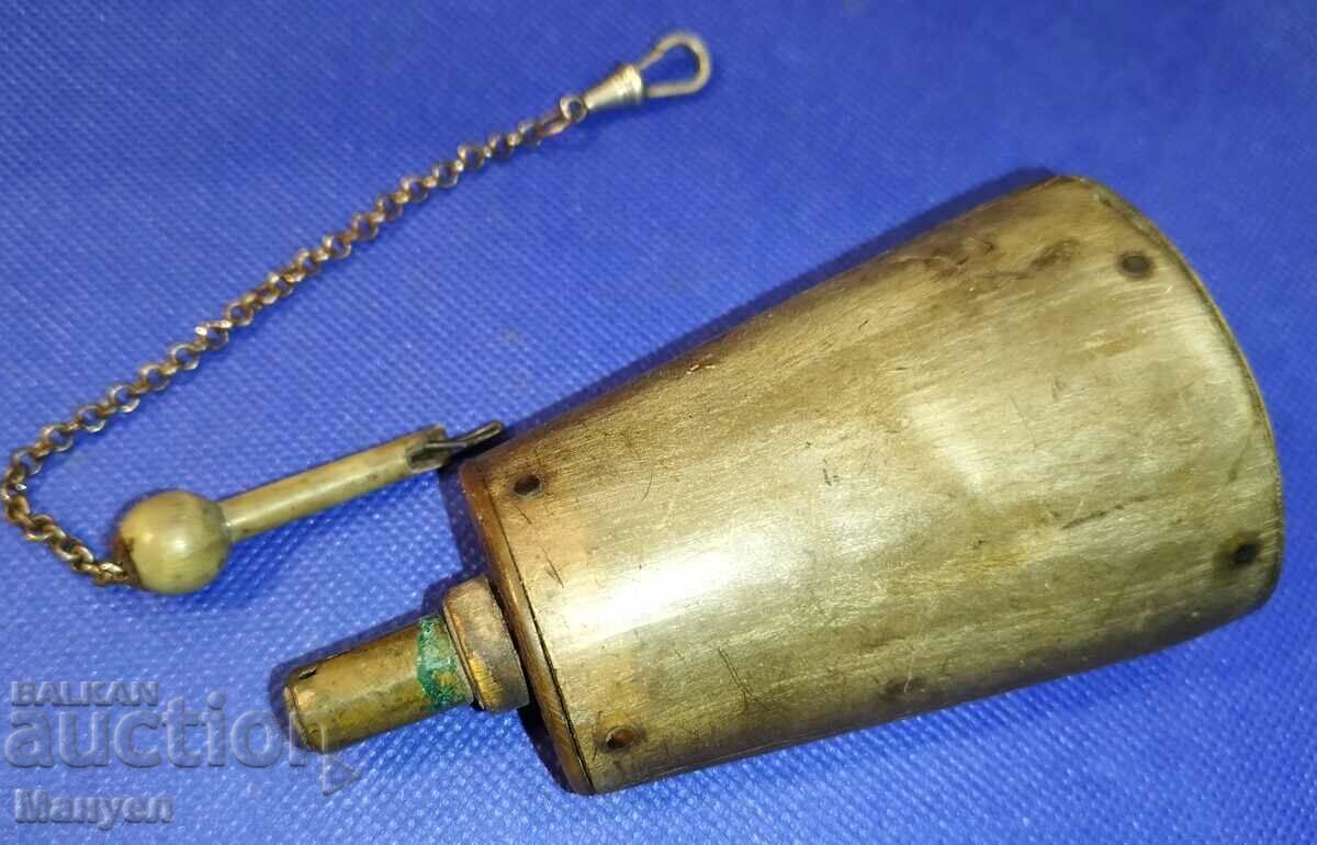 Auction  Old authentic powder keg.