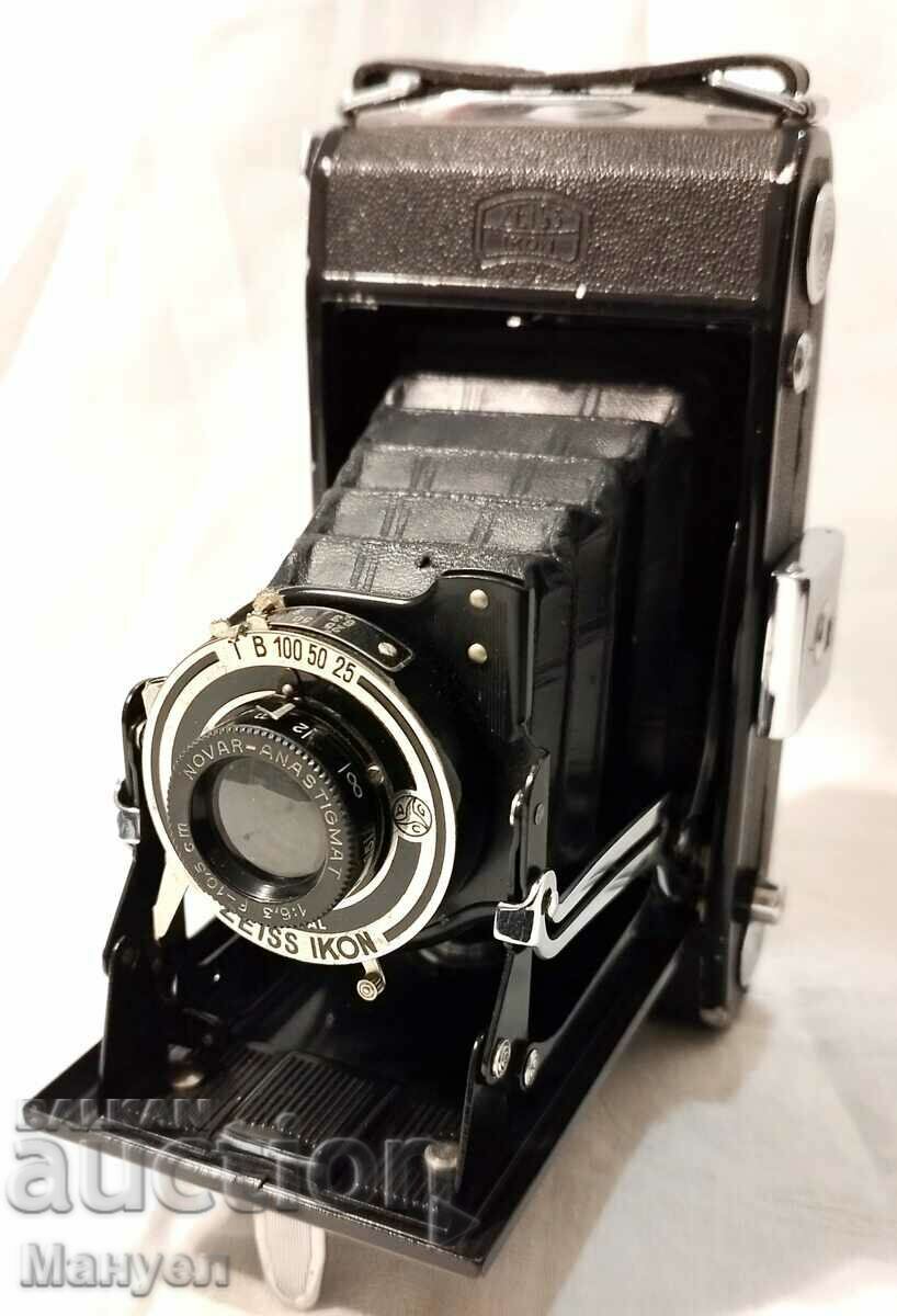 Παλιά κάμερα φυσούνας "Zeiss ikon".