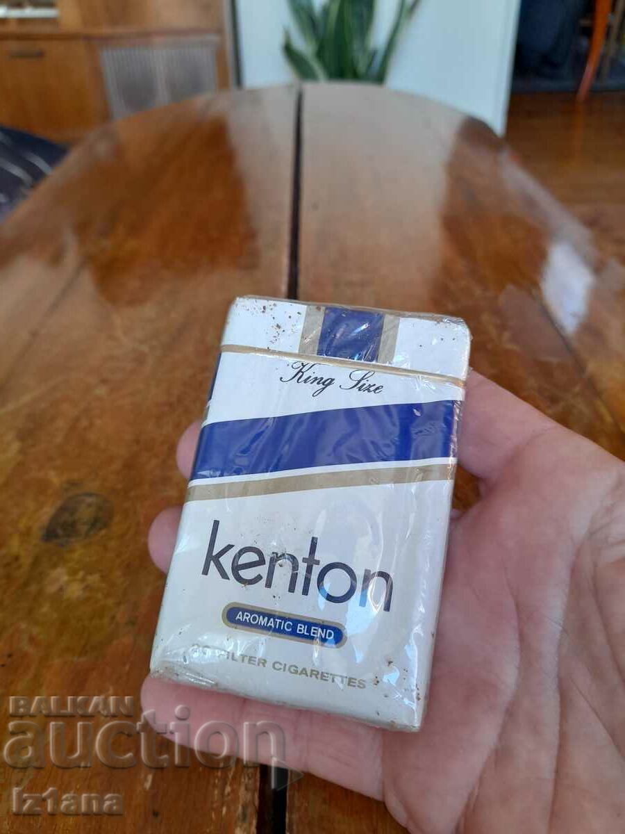 Un pachet vechi de țigări Kenton