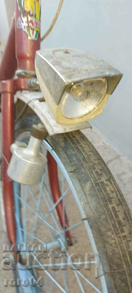 BICICLETA ITALIANĂ - ITALVELO - RETRO cu preț 116.10 BGN | € 59.36 BICICLETA ITALIANĂ - ITALVELO - RETRO cu preț 116.10 BGN | € 59.36