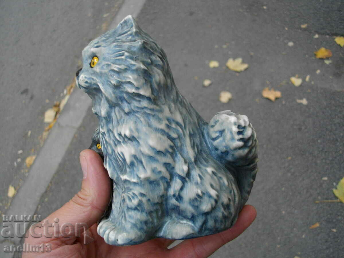 Auction OLD PORCELAIN CAT WITH KITTENS GOEBEL 1975 Auction OLD PORCELAIN CAT WITH KITTENS GOEBEL 1975