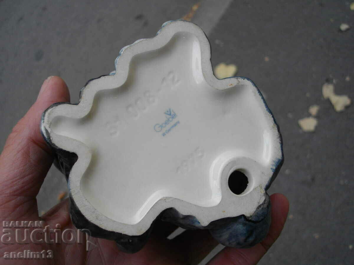 OLD PORCELAIN CAT WITH KITTENS GOEBEL 1975 - 7 OLD PORCELAIN CAT WITH KITTENS GOEBEL 1975 - 7