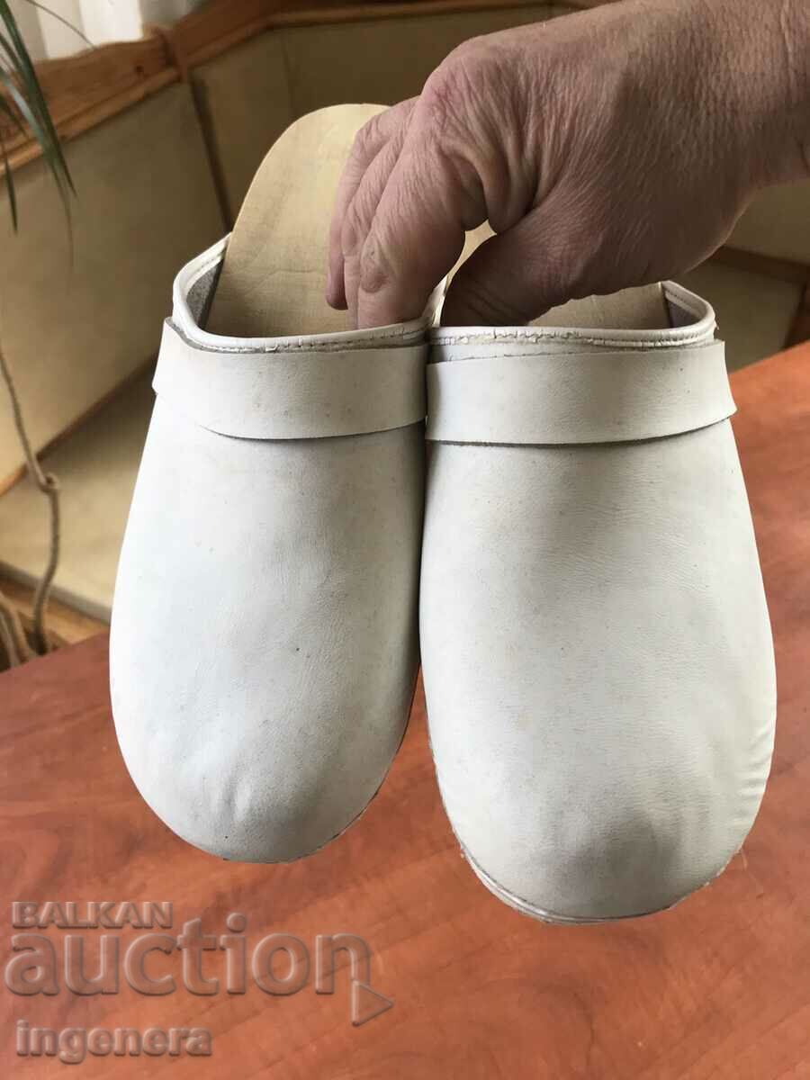 Saboti medical LEMN PIELE Nr 44 PENTRU MEDICI cu preț 28.00 BGN | € 14.32