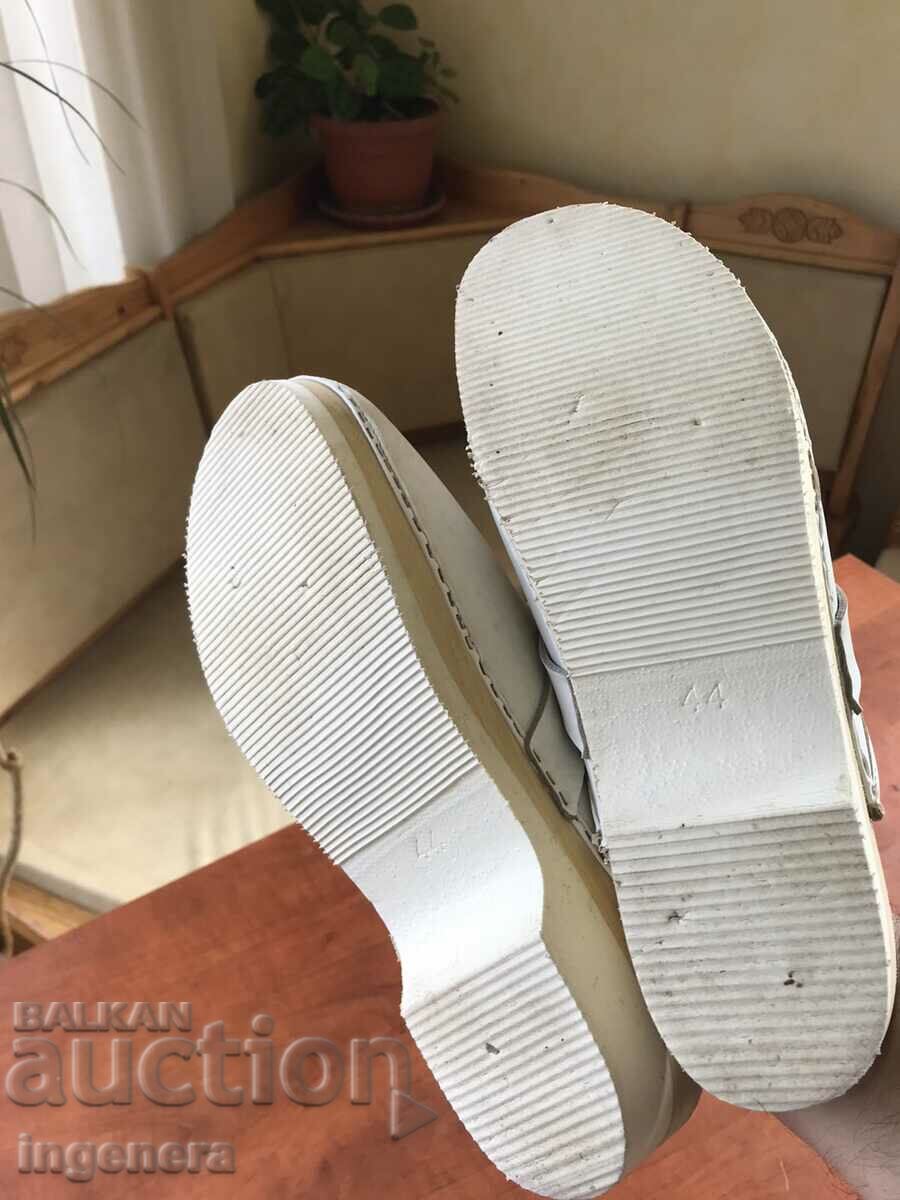 Livrarea Saboti medical LEMN PIELE Nr 44 PENTRU MEDICI