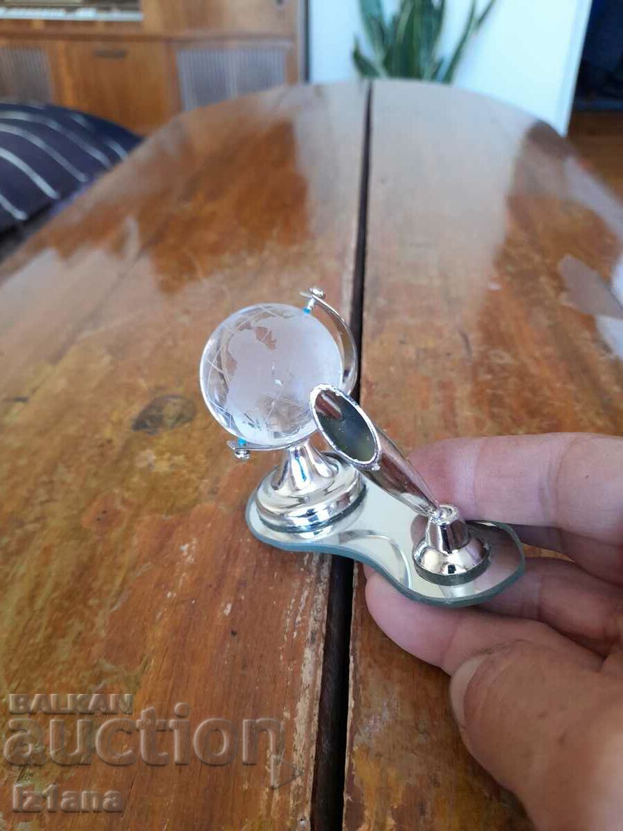 Auction  Old souvenir pen stand, globe