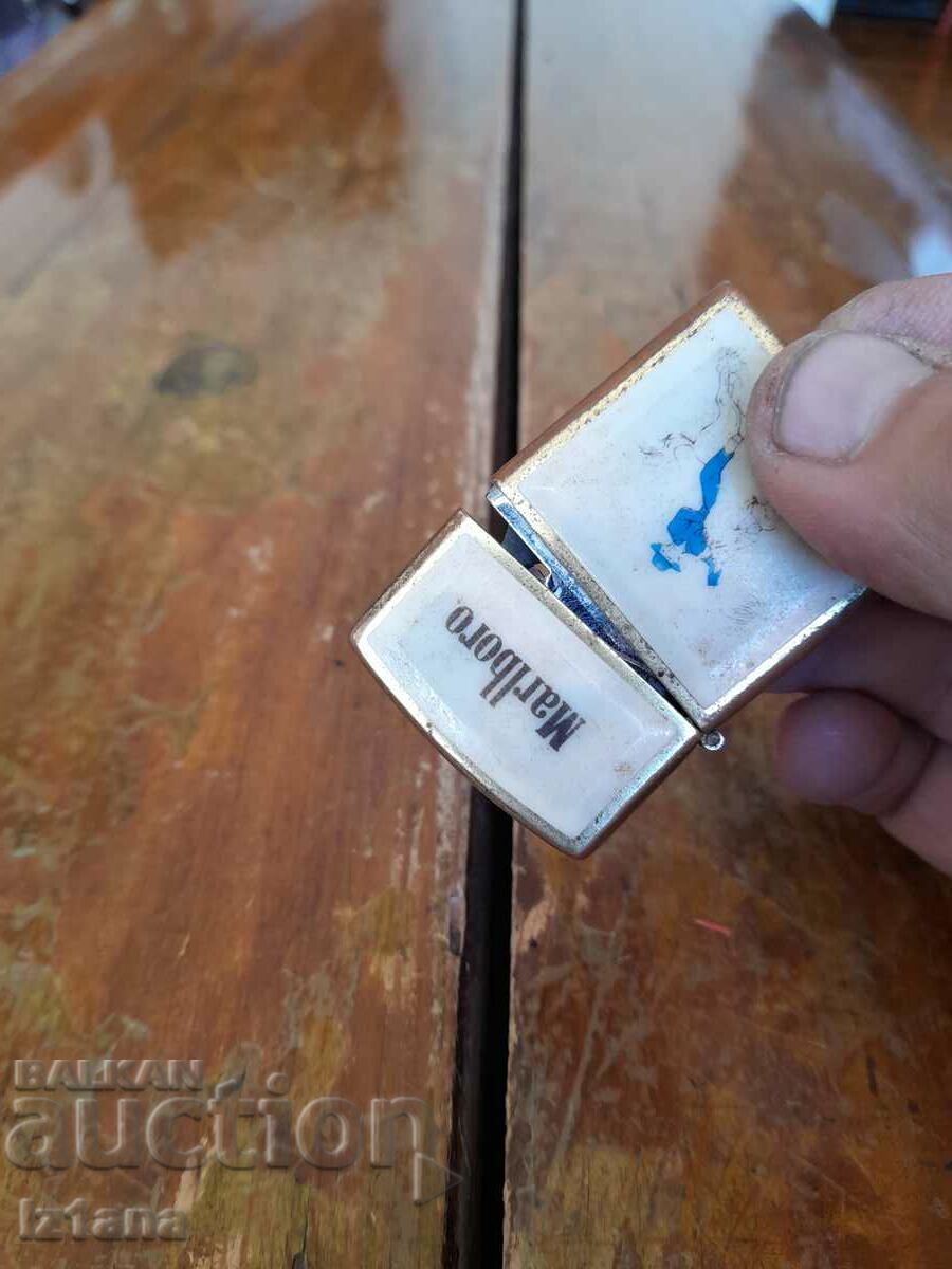 Auction Old Zippo Marlboro lighter Auction Old Zippo Marlboro lighter