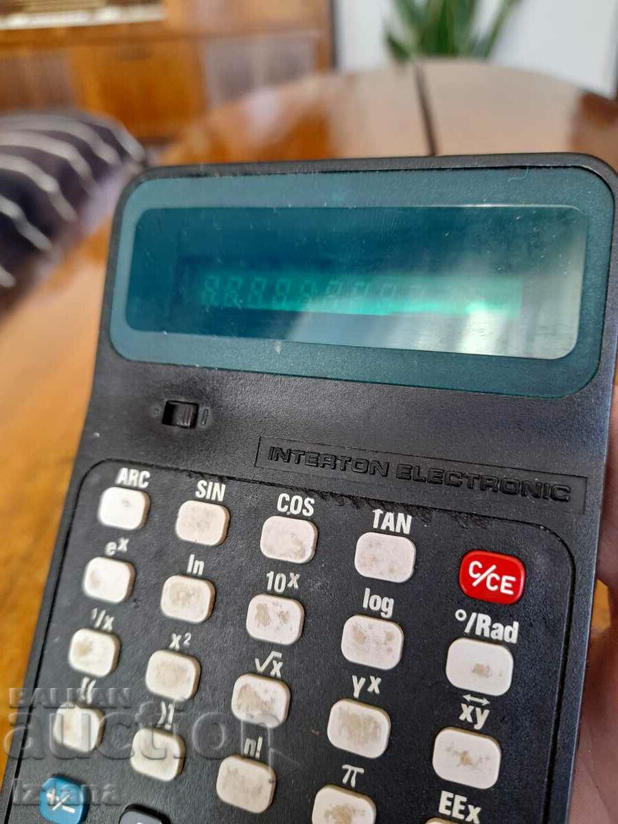 Un vechi calculator Interton Electronic cu preț 37.00 BGN | € 18.92