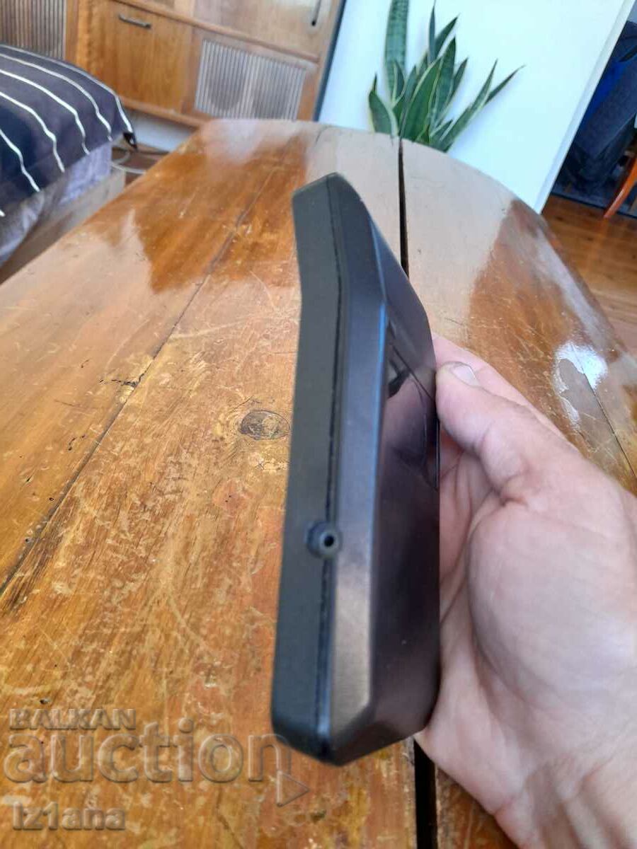 Livrarea Un vechi calculator Interton Electronic