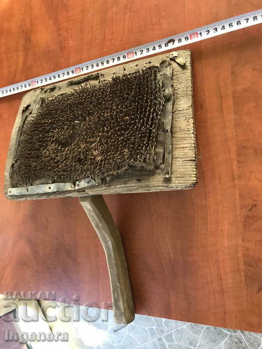 HAND WOOL PICKER ANTIQUE TOOL DARAK WOOD with price 19.00 BGN | € 9.71 HAND WOOL PICKER ANTIQUE TOOL DARAK WOOD with price 19.00 BGN | € 9.71