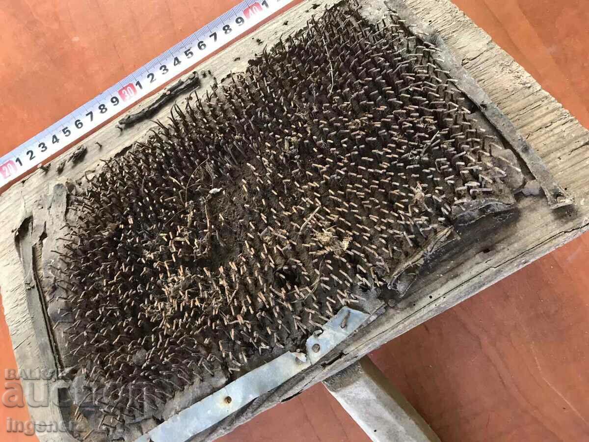 Delivery of HAND WOOL PICKER ANTIQUE TOOL DARAK WOOD Delivery of HAND WOOL PICKER ANTIQUE TOOL DARAK WOOD