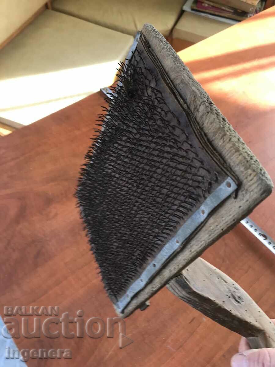 CULEGATOR DE LÂNĂ DE MÂNĂ UNAL ANTIC LEMN ÎNCHIS - 6 CULEGATOR DE LÂNĂ DE MÂNĂ UNAL ANTIC LEMN ÎNCHIS - 6