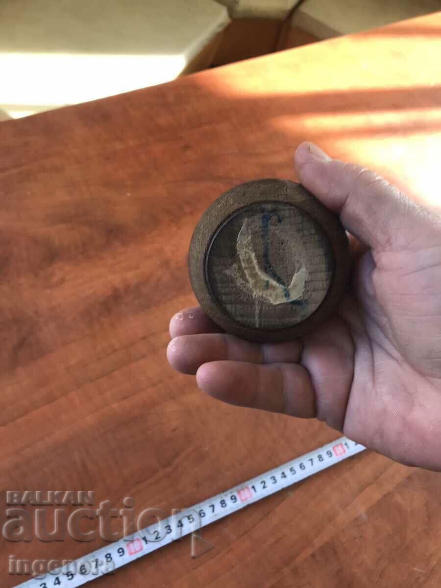 Auction BOX WOOD SALT BOX ANTIQUE Auction BOX WOOD SALT BOX ANTIQUE