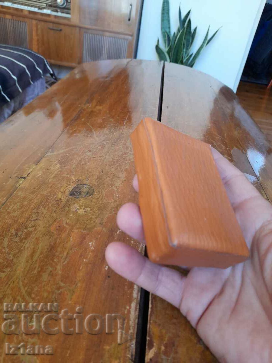 Licitație Tabătură veche din piele pentru țigări, husă