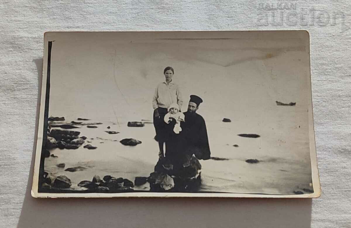 PRIEST FAMILY SEA PHOTO