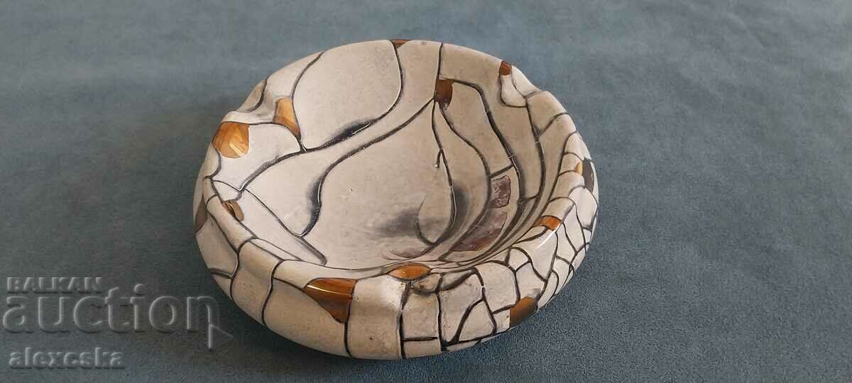 Scrumiera veche - Ceramica cu preț 17.00 BGN | € 8.69 Scrumiera veche - Ceramica cu preț 17.00 BGN | € 8.69