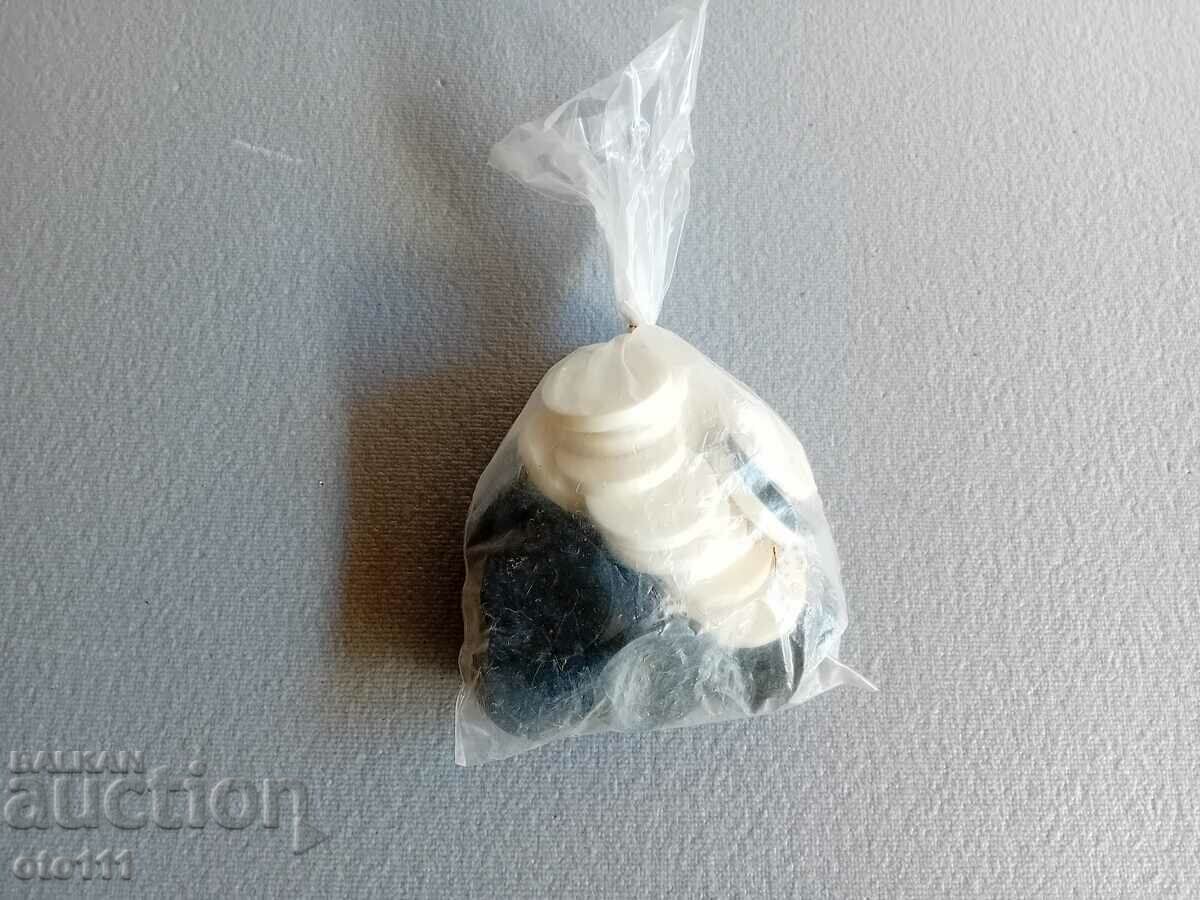 Delivery of OLD CHECKERS, BACKBOARD DICE Delivery of OLD CHECKERS, BACKBOARD DICE