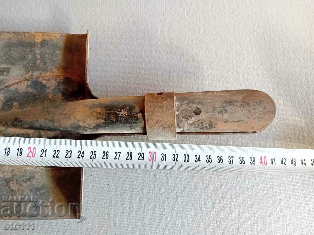OLD RUSSIAN MILITARY TANK SHOVEL with price 30.00 BGN | € 15.34 OLD RUSSIAN MILITARY TANK SHOVEL with price 30.00 BGN | € 15.34