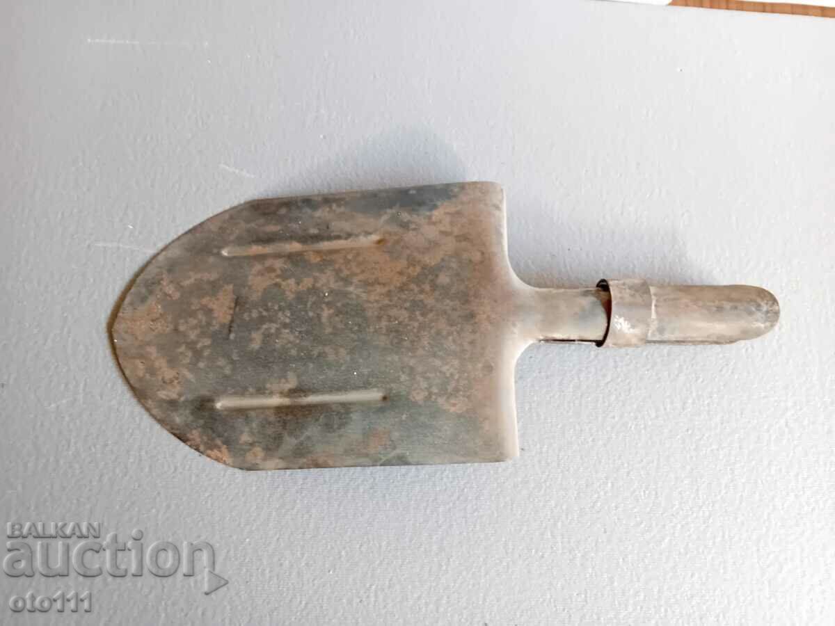 Delivery of OLD RUSSIAN MILITARY TANK SHOVEL Delivery of OLD RUSSIAN MILITARY TANK SHOVEL