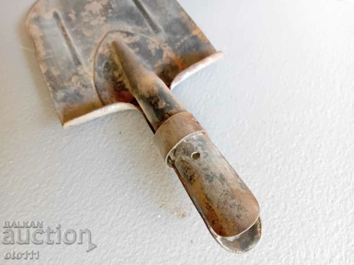 OLD RUSSIAN MILITARY TANK SHOVEL - 6 OLD RUSSIAN MILITARY TANK SHOVEL - 6